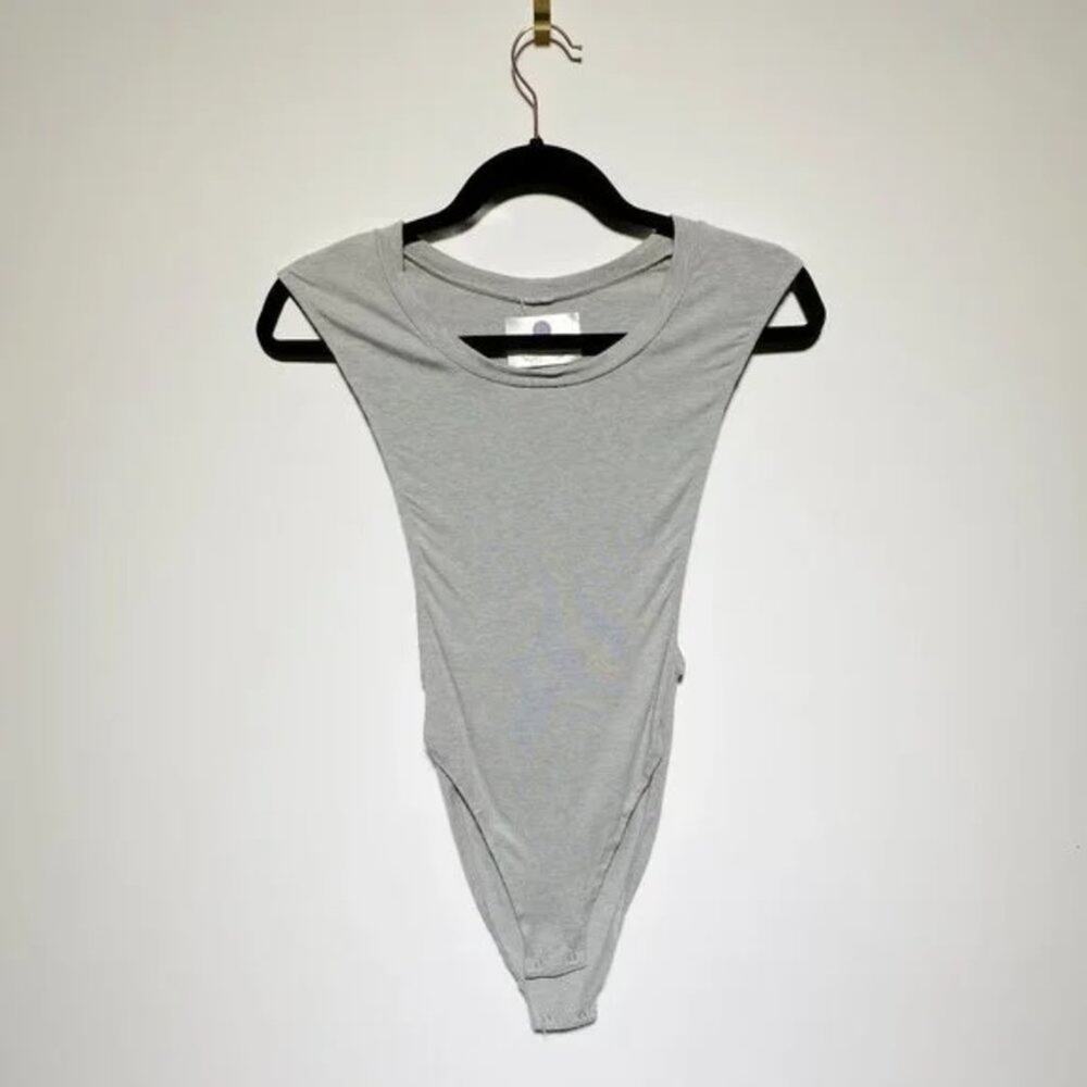 OKERA BANKS LIGHT ESSENTIALS GREY BODYSUIT